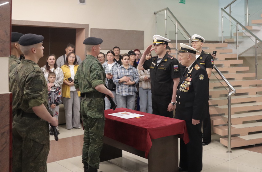 Новобранцы морской пехоты ТОФ приняли присягу